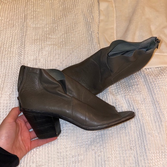 Eileen Fisher Ink Peep Toe Block Heel Gray 8.5 - Picture 2 of 4